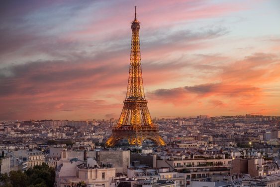 Berapa Harga Tiket Masuk Yang Dikeluarkan Untuk Menara Eiffel?