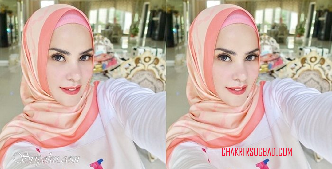 Rumah Mewah Angel Lelga Bernuansa Serba Putih & Dinding Kaca